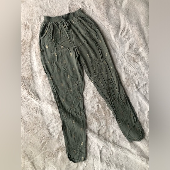 H&M Kids Green woven joggers w/gold pineapple size eur 170 / USA 20 - Picture 3 of 12